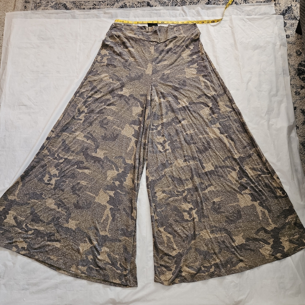 L & B Palazzo Pants in Camo Print NWT Size 3X - Picture 2 of 7